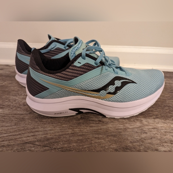Running shoes - Picture 1 of 5